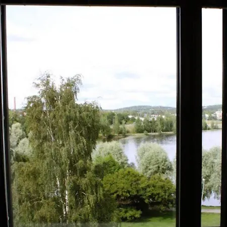 Yksioe Jaervinaekoealalla, Ilmainen Parkki