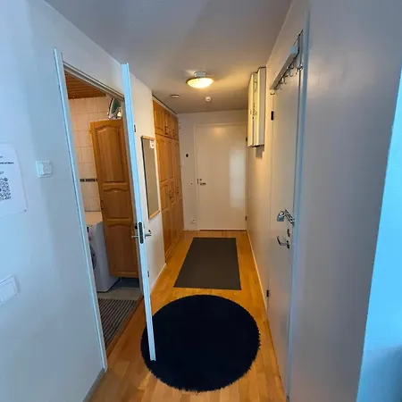 Yksioe Jaervinaekoealalla, Ilmainen Parkki